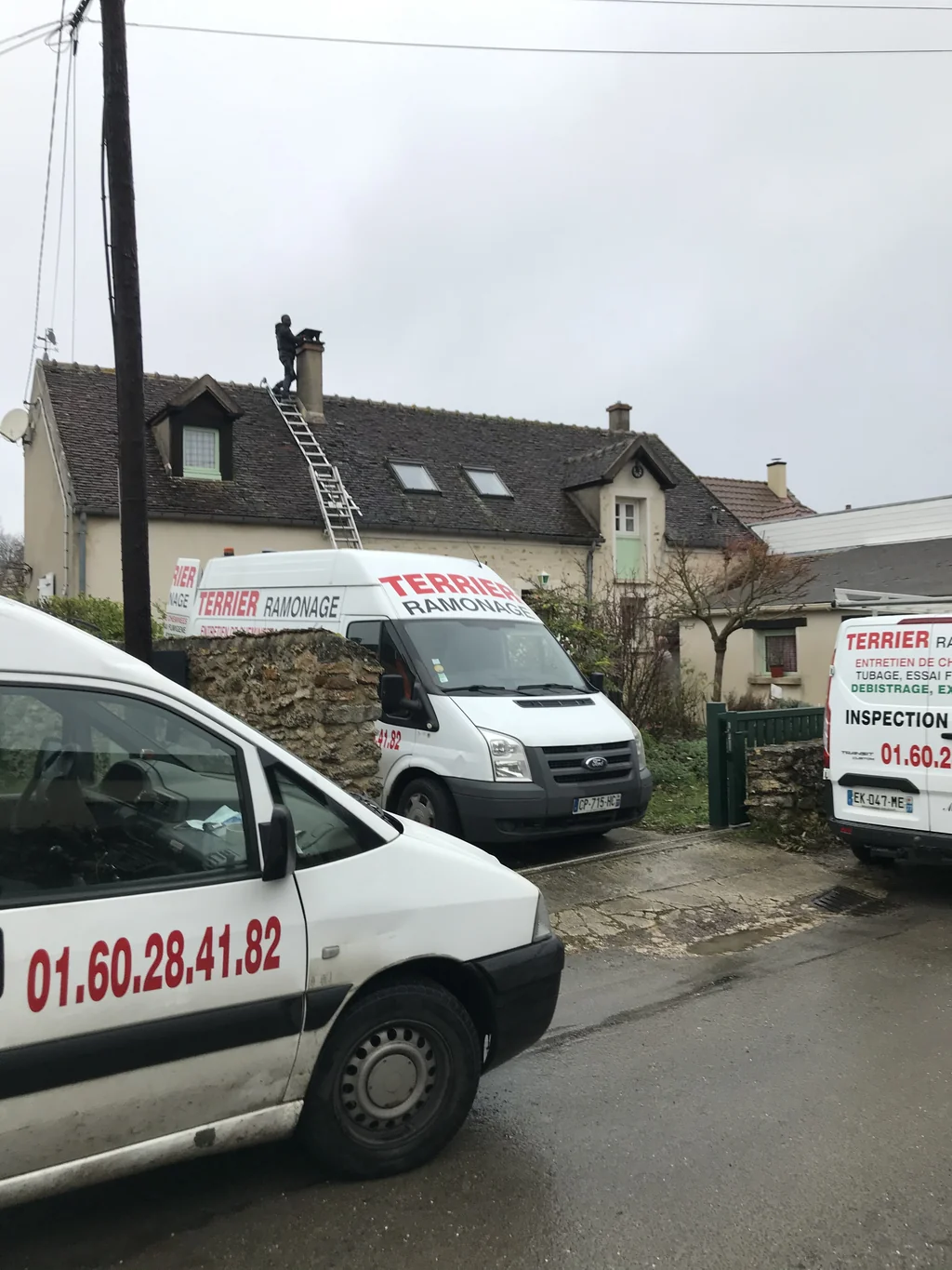 V&eacute;hicule d'intervention Terrier Ramonage &eacute;quip&eacute; pour le ramonage