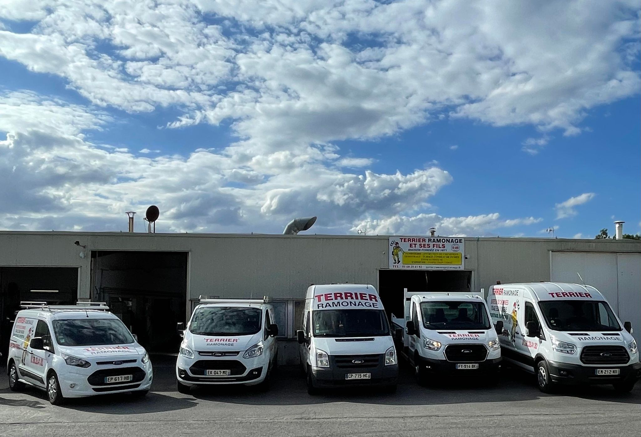 Flotte de camions d'intervention Terrier Ramonage Île-de-France