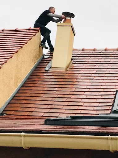 Pose d'un chapeau chinois sur conduit de cheminée