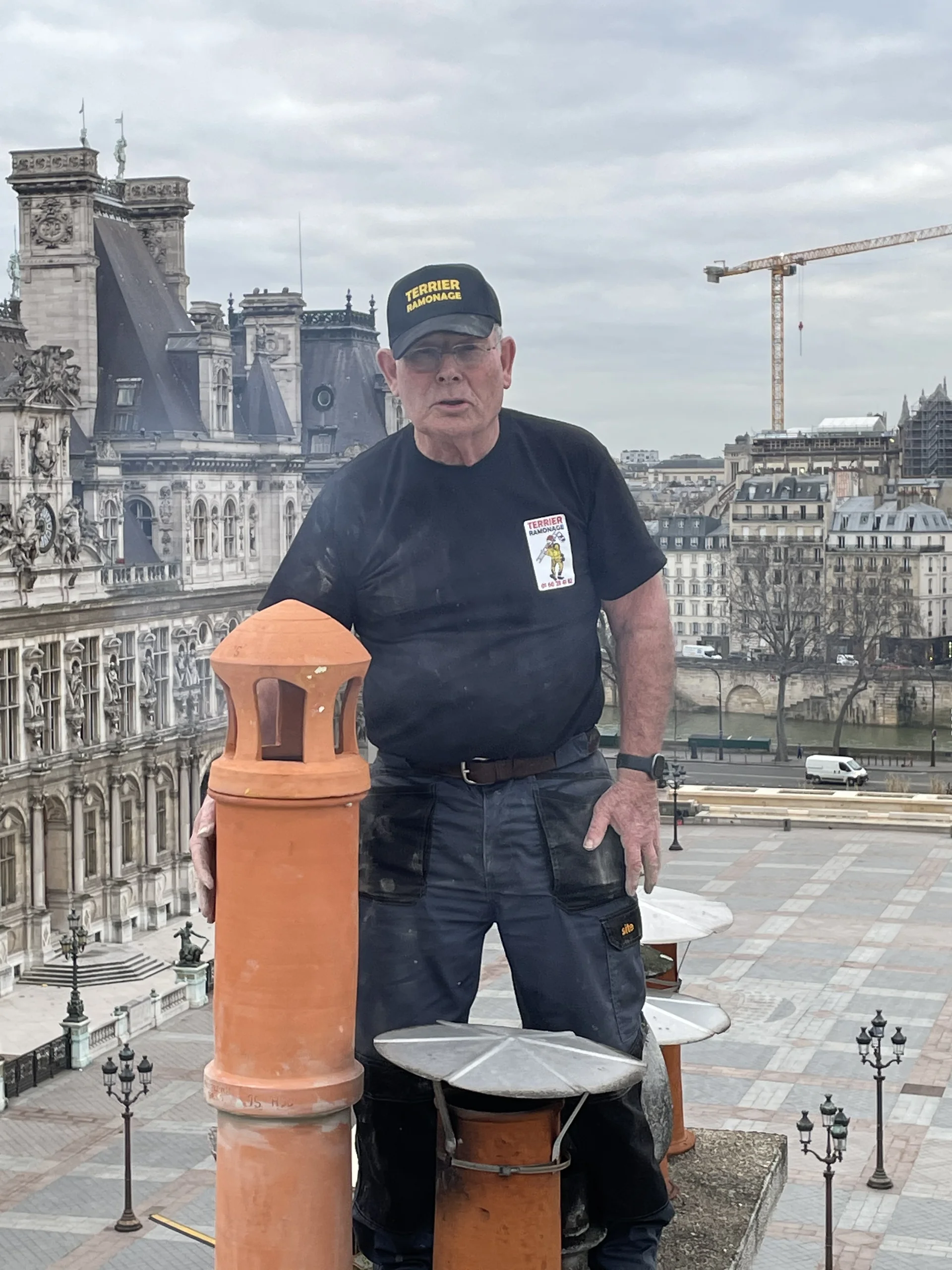 Pose d'une mitre et d'un mitron sur souche de cheminée
