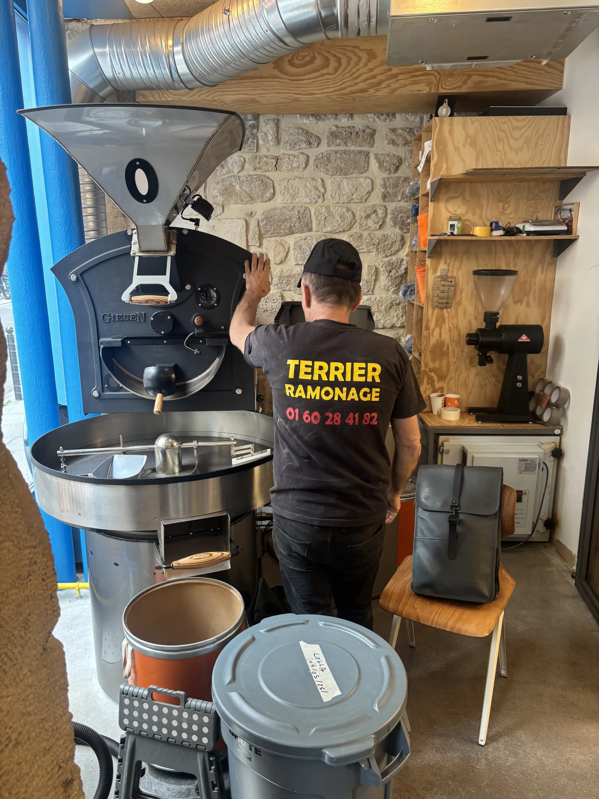 Ramonage du conduit d'extraction d'un torréfacteur de café à Paris